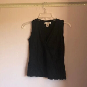 3/$15 White House black market black shirt